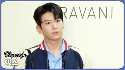 HK직캠｜덱스, '귀여운 미소에 누나들 마음 녹는다~'