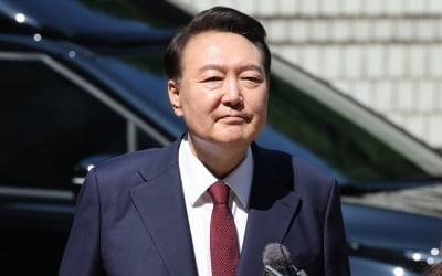 [속보] 내란특검팀 "'체포영장' 尹 혐의, 비화폰 삭제 관련 지시 포함"