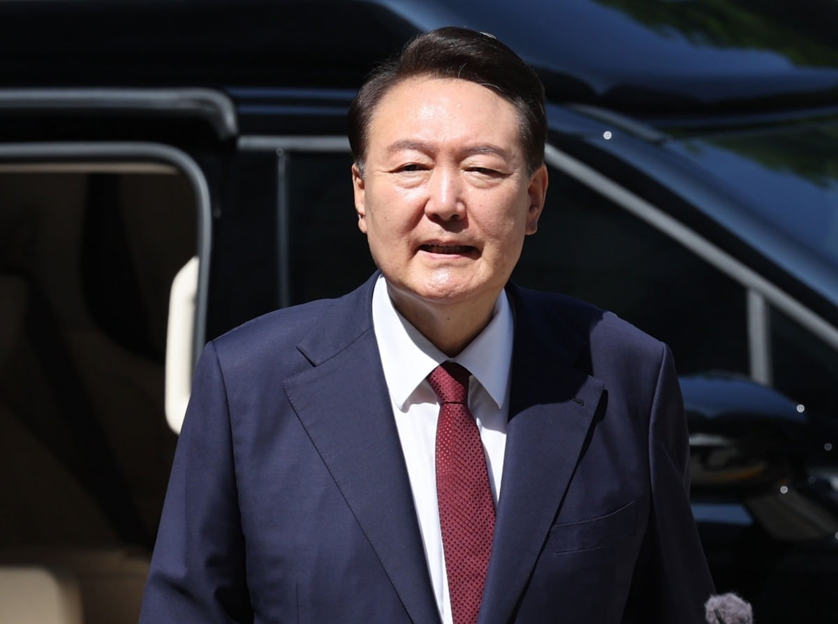 "가족 고통받을까 두려웠다"…울컥한 前 계엄과장의 증언