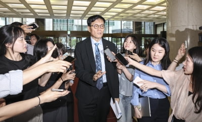 은행장 간담회 참석하는 이창용 한은 총재
