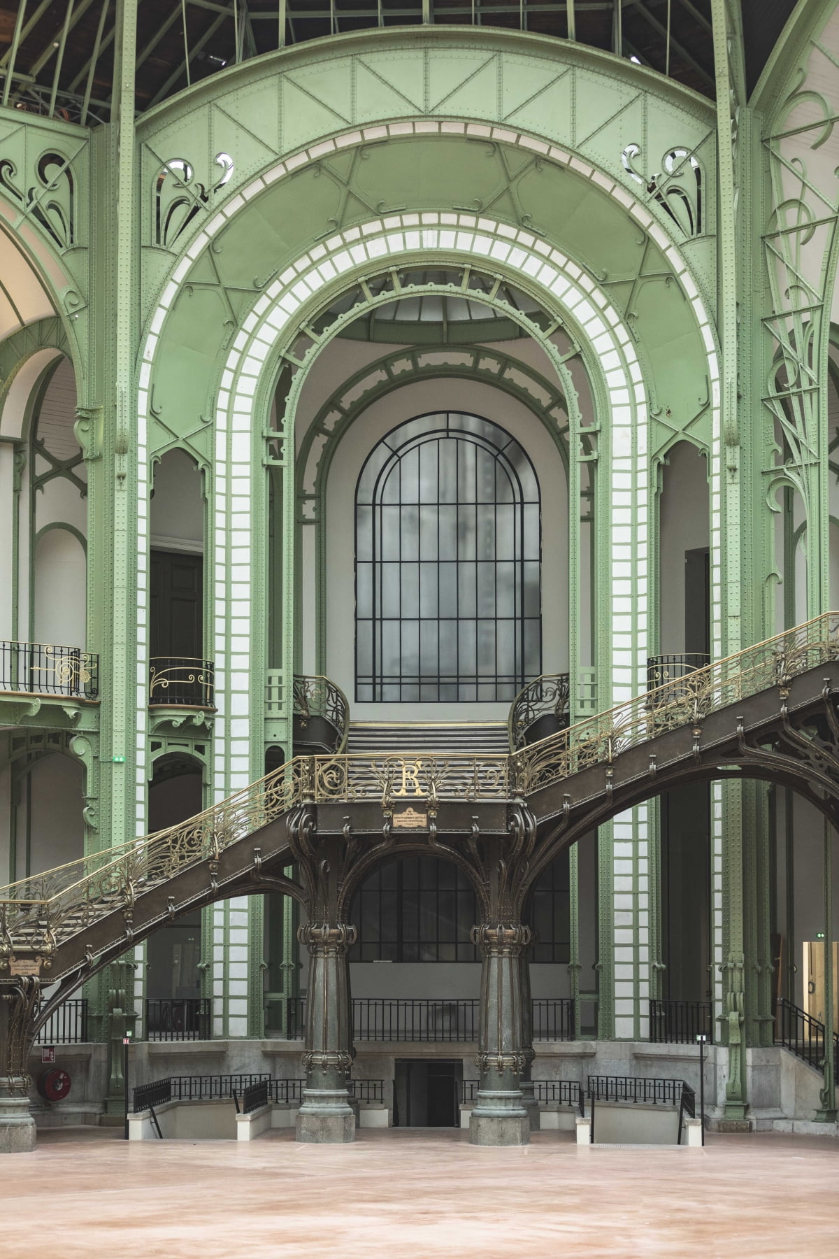 복원된 Escalier d'Honneur. / © Simon Lerat pour le Grand Palais Rmn, Paris 2024.