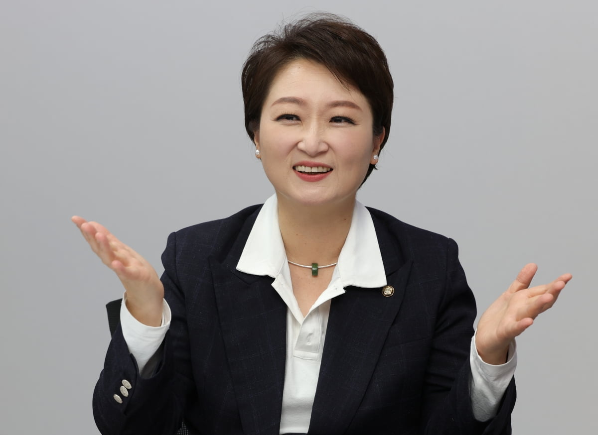 "대통령에 건의할 사안으로 정치하나"…이창용 공개 비판한 與 최고위원