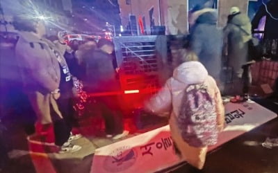 서부지법 난동 가담자 2명 실형…'취재진 폭행범'은 집행유예