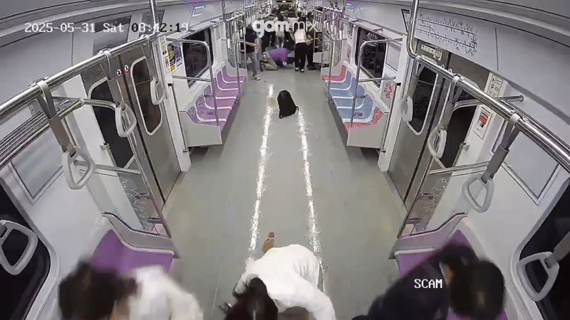 지난달 31일 지하철 5호선 열차 내부에 방화범 원모씨가 불을 지르고 있는 모습 / 영상제공=서울남부지방검찰청  