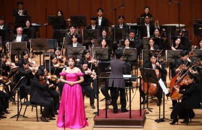 여자경과 황수미가 합작으로 그려낸 말러와 슈트라우스의 '로맨스'