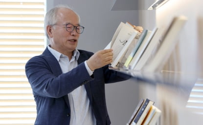 지난 25일 본지와 인터뷰한 정병석 아름다운서당 이사당 /김범준 기자