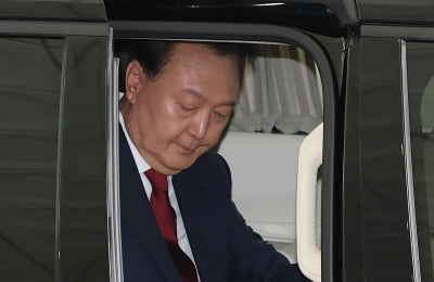 [속보] 내란특검 "오후 8시25분 윤 전 대통령 조사 재개"