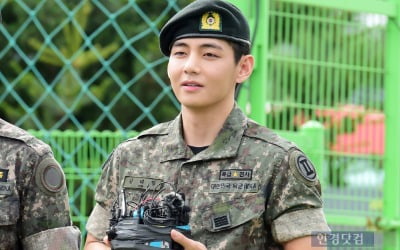 BTS 뷔, 신기록 썼다…제대까지 위문편지 '467만통' 받아