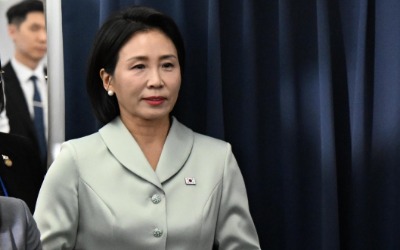 김혜경 여사의 '조용한 내조'…한복 입고 '영부인 외교' 데뷔