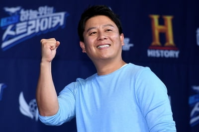 "이재훈 오빠랑 대기실서 사진 찍었어요"…28년 팬 인증에 "부럽다" vs "진상"