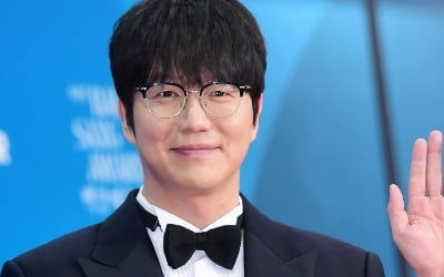 성시경 "스태프 안 바꿔"…먹방 대박난 '212만 유튜브' 무슨 일?