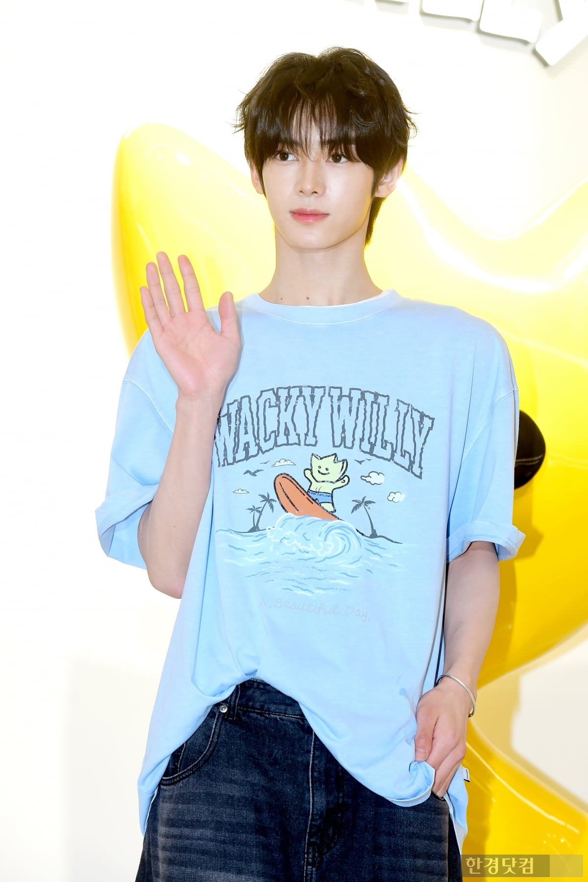 [포토] 투어스 한진, '42 심쿵하게 만드는 하트~'