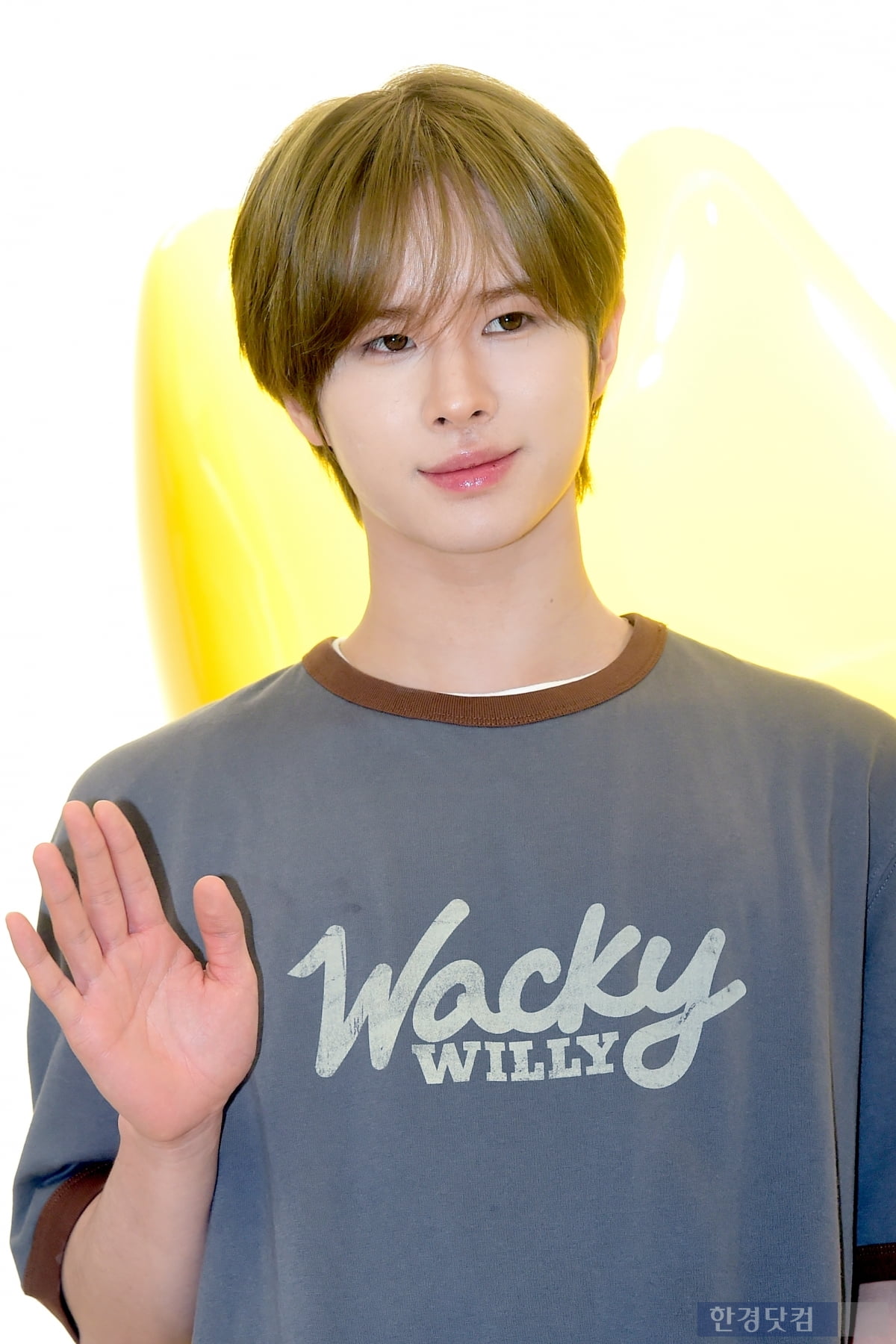 [포토] 투어스 경민, '귀여움 가득한 막내~'