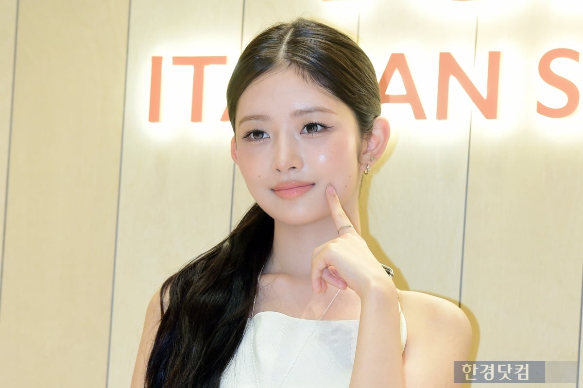 [포토] 아이브 레이, 오늘은 더 예쁘네… '우아함 물씬~'