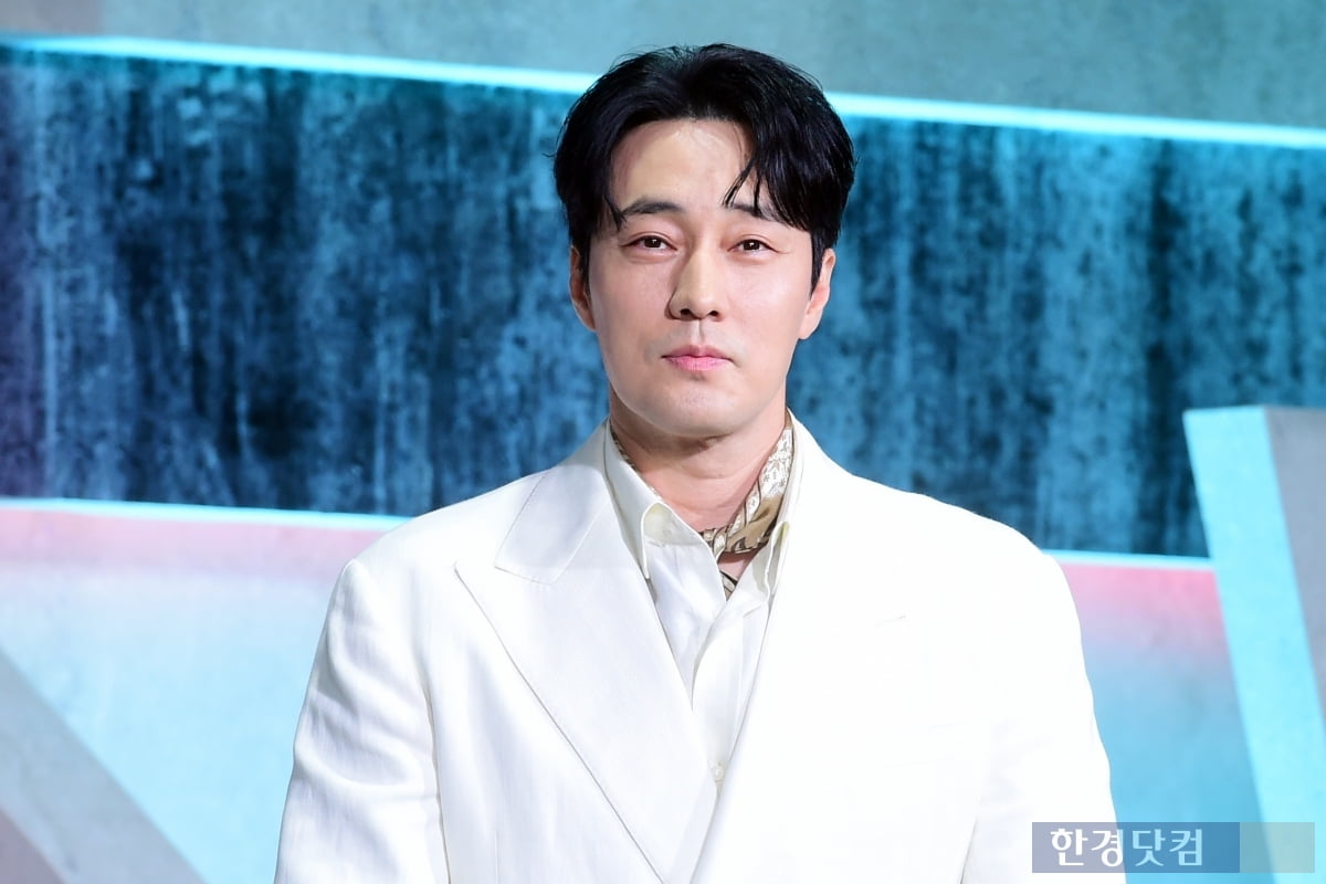 [포토] 소지섭, '순백의 슈트가 잘 어울리는 남자'