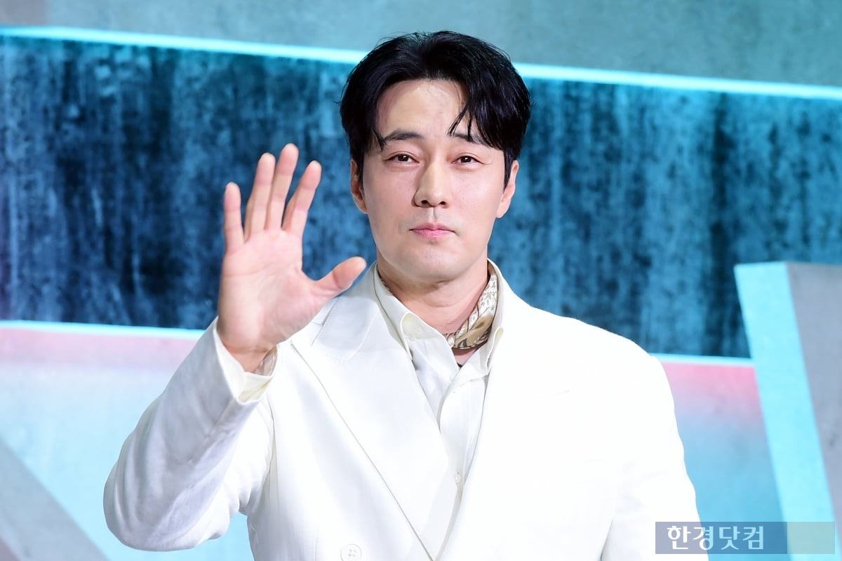 [포토] 소지섭, '순백의 슈트가 잘 어울리는 남자'