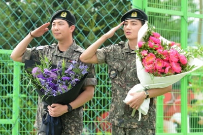 [포토+] 군 복무 마친 RM-뷔, "기다려준 아미에 감사"