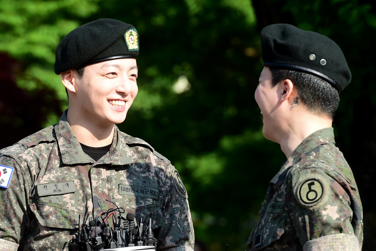 [포토+] BTS 정국-지민, '현장 찾은 아미 앞에서 행복한 미소'