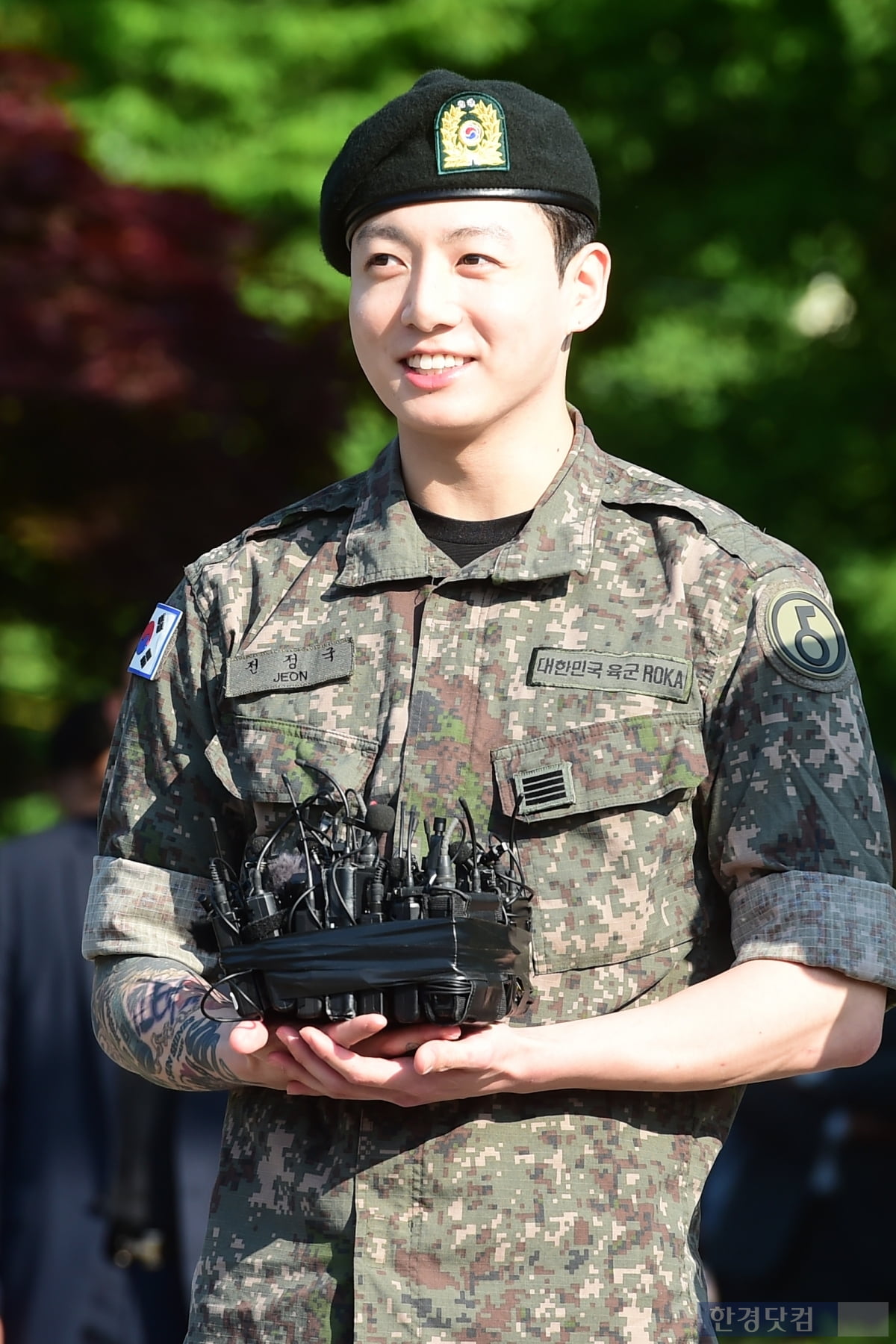 [포토+] BTS 정국-지민, '현장 찾은 아미 앞에서 행복한 미소'