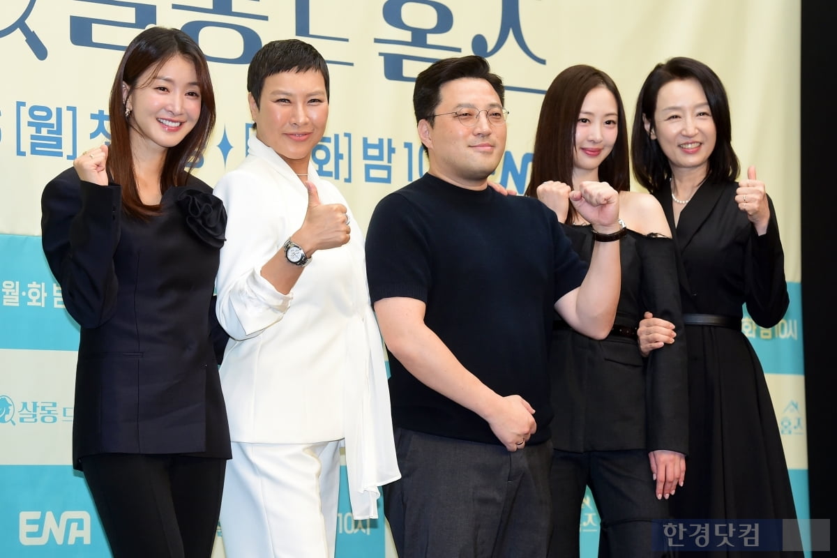 "소수의 남자 배우들만"…"'살롱드홈즈' 워로맨스가 주목받아야 하는 이유 [종합] 