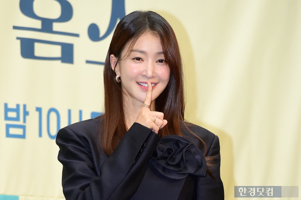 이시영, 이혼 후 첫 공식석상…"'살롱드홈즈' 할 수 있어 다행이었다"