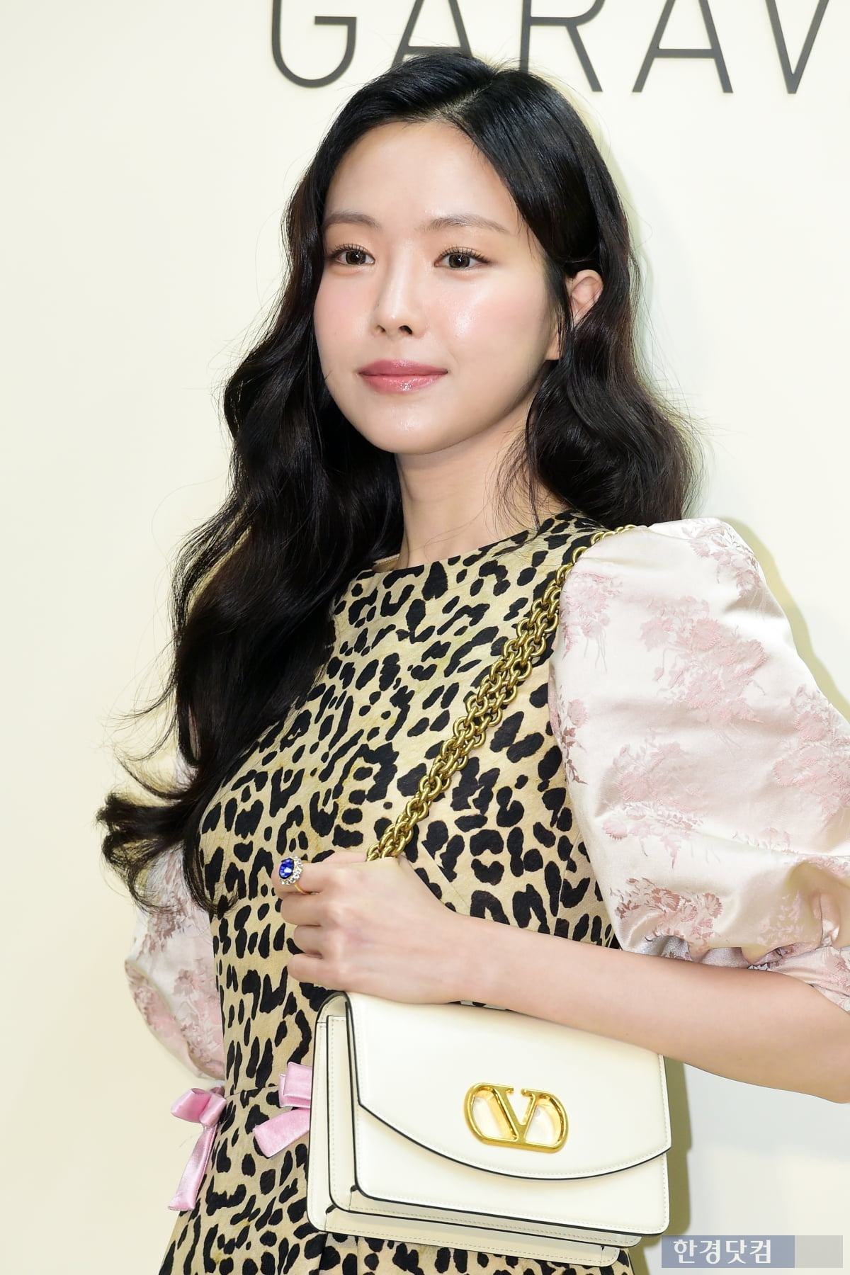 [포토] 손나은, '예쁘다는 말로는 부족해~'