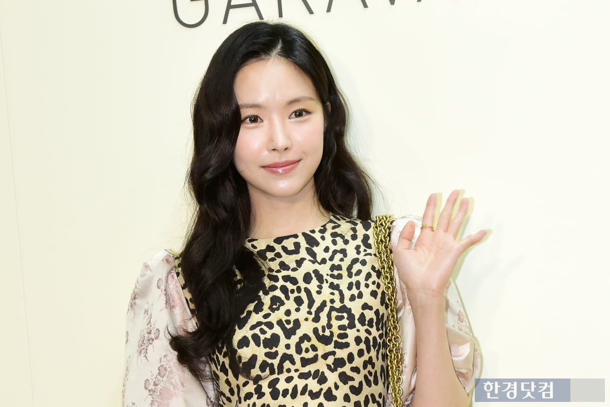 [포토] 손나은, '예쁘다는 말로는 부족해~'