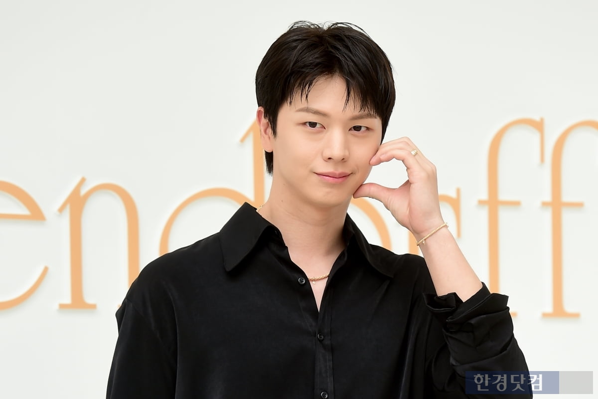 [포토] 육성재, '멜로디 빠져들게 만드는 멋짐'