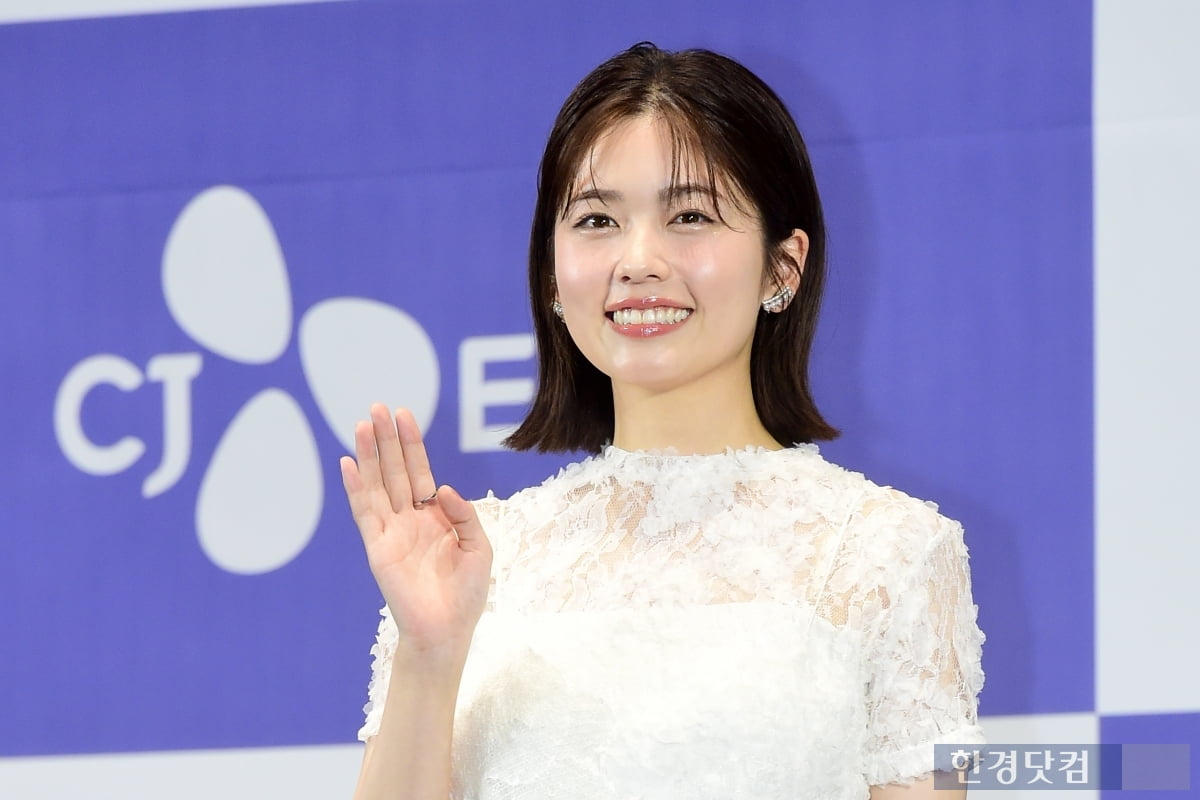 [포토] 코시바 후우카, '애교 가득한 미소에 심쿵'
