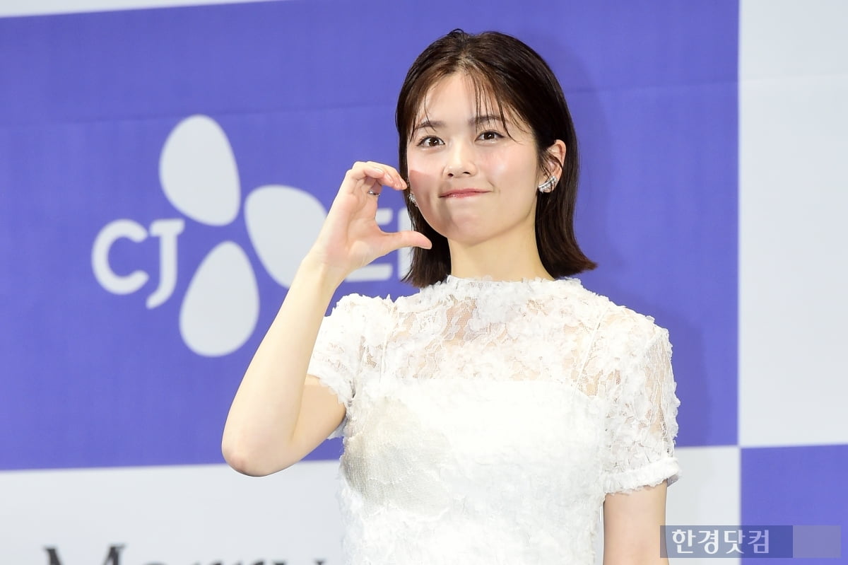 [포토] 코시바 후우카, '애교 가득한 미소에 심쿵'