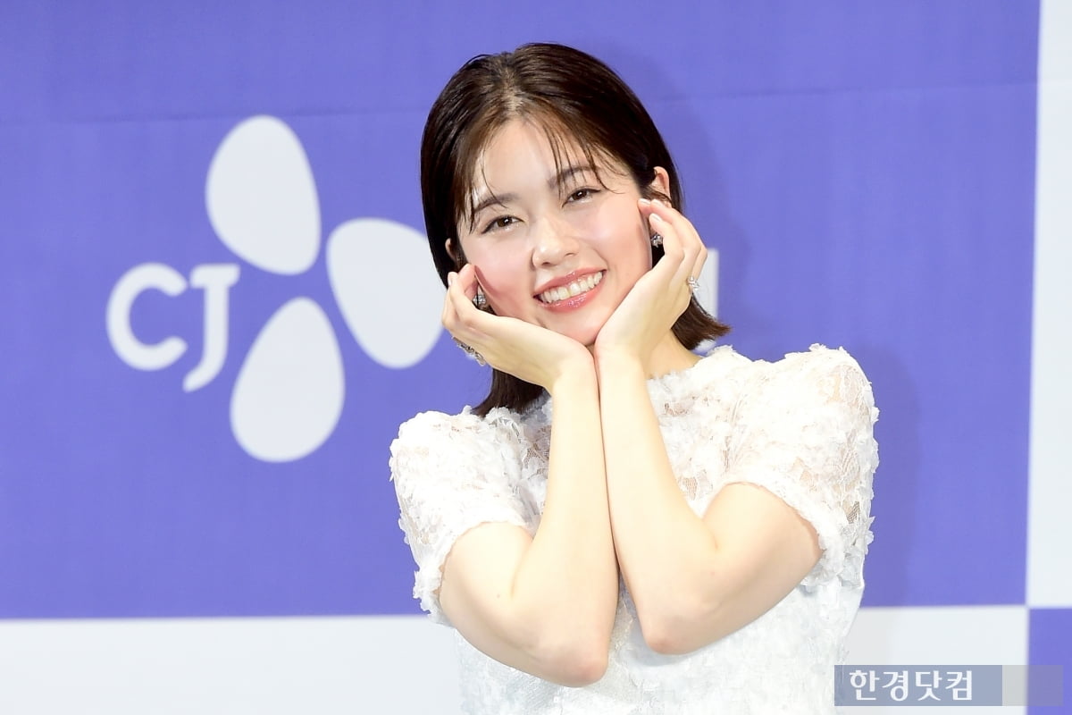 [포토] 코시바 후우카, '애교 가득한 미소에 심쿵'