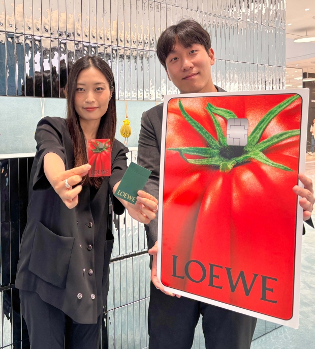 현대백화점, 더현대 서울에서 현대백화점카드 로에베 에디션 만나보세요~!