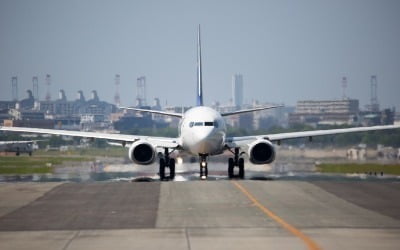 김해공항서 대만 국적 항공기 활주로 오착륙…충돌 피했다