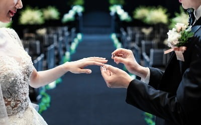 결혼 늘어나더니…주얼리·가전 등 백화점 매출 '기지개'
