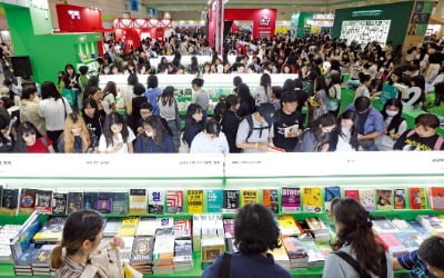 쏟아지는 리커버 도서…'표지갈이' 눈속임일까 리뉴얼일까