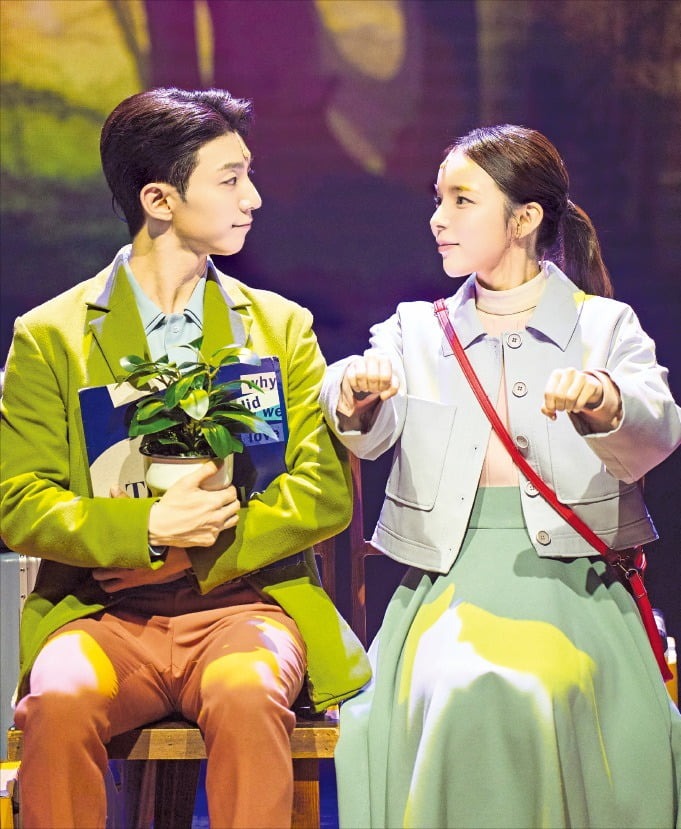 '어쩌면 해피엔딩' 오연 무대에 오른 윤은오, 박진주  /사진=CJENM 