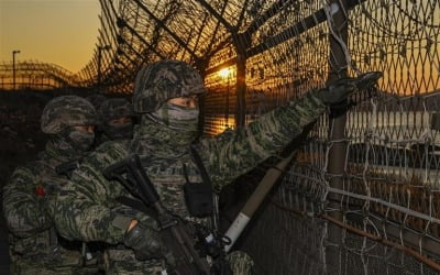 [속보] 軍, 대북 확성기 재개 1년 만에 방송 중지