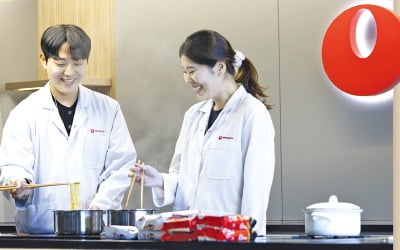 "이 국물 진국이네"…외국인들 한국인 보다 더 'K푸드'에 빠졌다