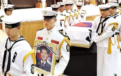 [포토] 추락 해상초계기 순직자 영결식…"숭고한 희생 잊지 않겠습니다"