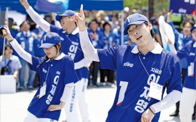 때릴수록 표 나온다?…마지막 주말도 '네거티브 난타전'