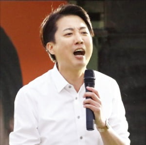 이준석 개혁신당 대선 후보가 2일 대구 수성못 상화동산에서 펼친 마지막 유세에서 “한 표를 투자해 달라”고 호소하고 있다.   연합뉴스
