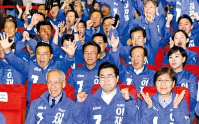 '과반 압승'한 민주 "국민이 내란 정권에 불호령 심판 내린 것"
