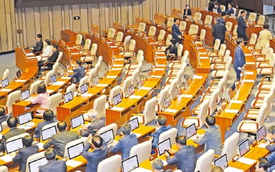 '검사만 120명 동원' 3대 특검법 국회 통과…초대형 사정정국 시작됐다