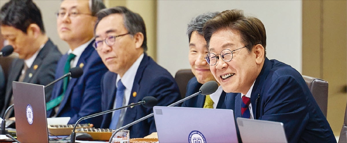[포토] 李대통령, 첫 국무회의 주재 