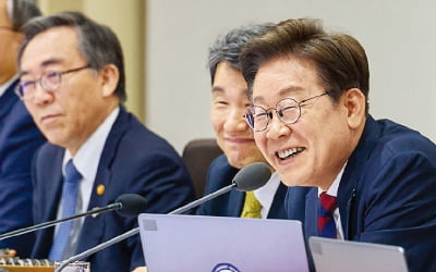 李대통령, 첫 국무회의 주재