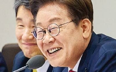 이재명 대통령, 첫 국무회의 주재 실 제공