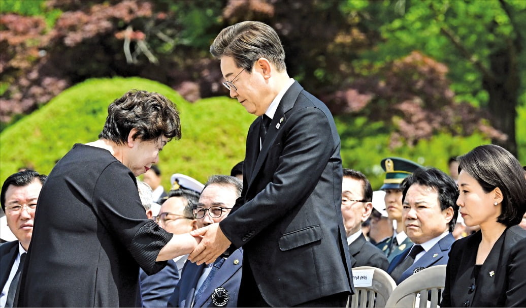 [포토] 李, 현충일 추념식 참석 "보훈은 국가의 의무…지원 두텁게 하겠다"