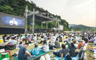 강원도 산골서 열린 작은 음악제…여름밤을 아름답게 수놓다