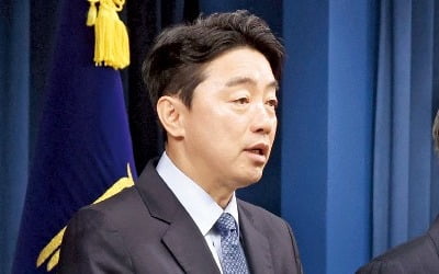 정무수석에 '마당발' 4선 중진…野와 소통·협치 포석