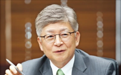 강성진 "전국민 지원금, 지금은 참아야할 때"